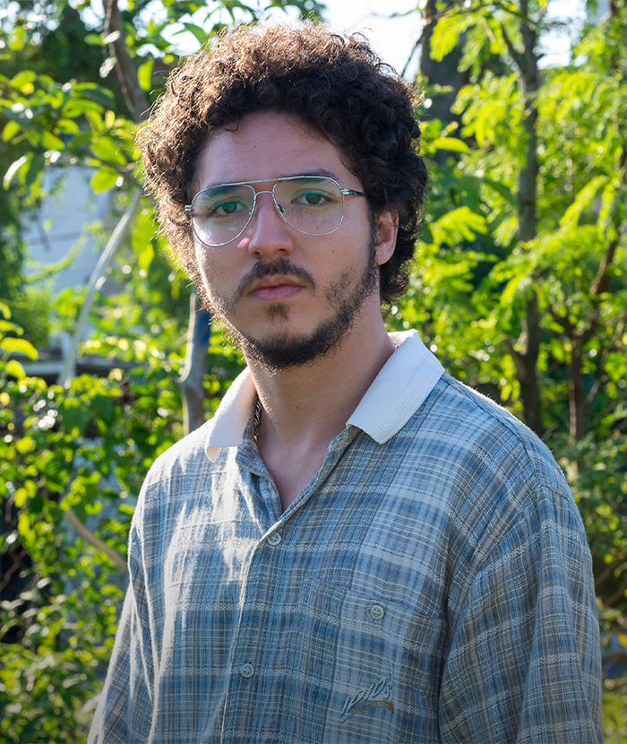 A partir de 2018, integrou o elenco da série “Impuros, da Disney+, na qual interpretou Afonso da Silva, o Tabuada, durante cinco temporadas. Ambientada nos anos 1990, a produção acompanha a ascensão de Evandro do Dendê no tráfico de drogas e o embate com o policial federal Morello. 
