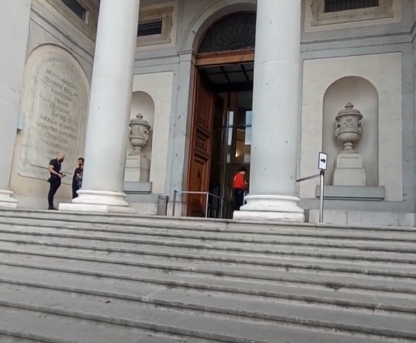 O Museu do Prado recebeu cerca de 3,4 milhões de visitantes em 2024. É uma das atrações turísticas mais populares de Madri. A sua localização privilegiada, no Paseo del Arte, faz com que seja uma parada obrigatória para quem visita a capital espanhola.