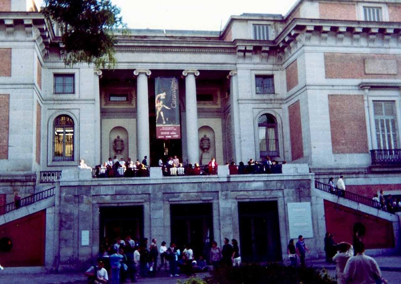 A sua coleção de 8.600 quadros e 700 esculturas, além de exposições temporárias e digitais, tornam-no um centro cultural essencial, não apenas para os amantes da arte em geral, mas também para quem se interessa pela história da arte europeia.