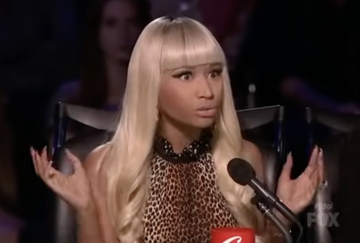 Além da música, Minaj emprestou sua voz a animações, atuou como jurada no programa American Idol e construiu uma forte presença nas redes sociais, onde mantém uma base de fãs extremamente fiel, conhecida como “Barbz”.