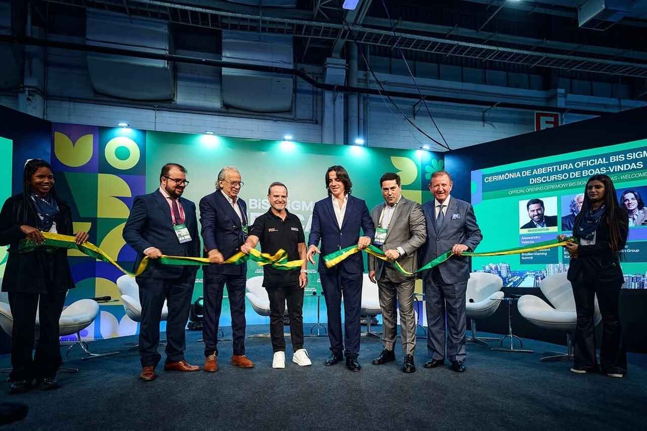 Em outubro de 2023, Rubens Barrichello também atuou fora das pistas. Participou de uma campanha do governo de São Paulo sobre segurança no trânsito, com o slogan: Acelerar nas pistas é esporte. Nas ruas, nem pensar.