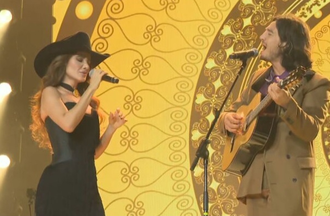 Em junho, Paula surgiu deslumbrante na 32ª edição do Prêmio BTG Pactual da Música Brasileira. Ela cantou com Tiago Iorc a música Meu Disfarce, um dos sucessos da dupla homenageada na noite: Chitãozinho e Xororó. Belíssima de preto, chamou atenção no evento.