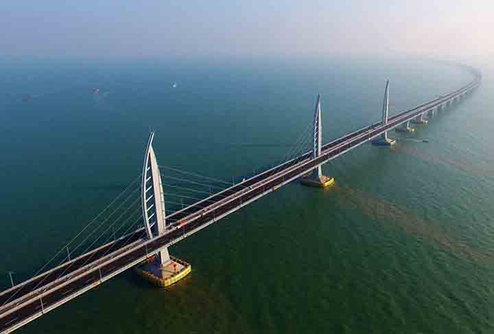 1º- A maior ponte do mundo é a Grande Ponte de Danyang-Kunshan, na China. Ela foi inaugurada em 2011 e possui 164,8 quilômetros de extensão.