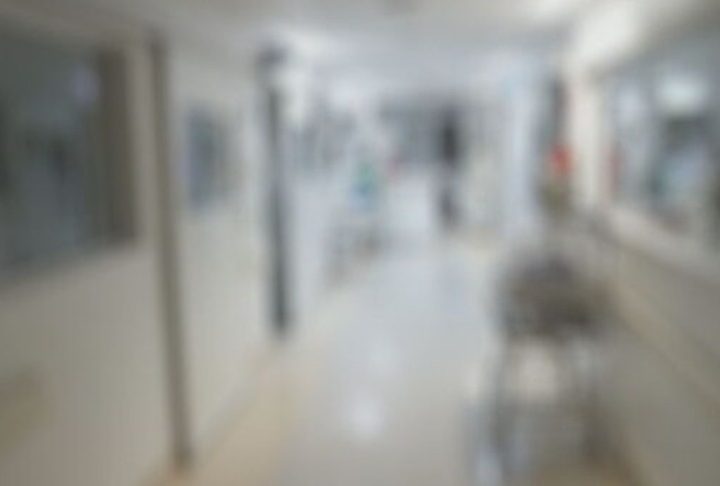 Na época, os hospitais eram superlotados, pacientes ficavam largados, dopados e sem contato familiar. Em 1989, surgiu a Reforma Psiquiátrica brasileira, um movimento social e político que buscou a desinstitucionalização do tratamento em saúde mental.