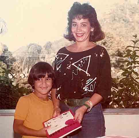 Nascido em Niterói, no Rio de Janeiro, em 24 de setembro de 1979, André Almeida Marques iniciou sua carreira ainda adolescente, na Rede Globo, integrando o elenco das primeiras temporadas do seriado “Malhação”, a partir de 1995. 
