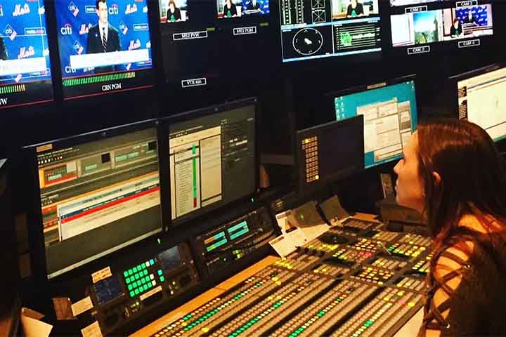 O setor de entretenimento está em expansão, com oportunidades em produtoras, emissoras e eventos de grande porte. A profissionalização aumenta a valorização dessa carreira.
