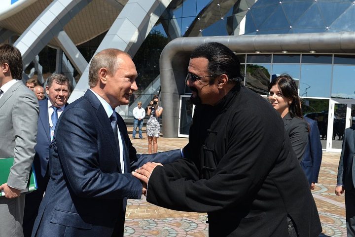 Politicamente, ele é um apoiador notório de Vladimir Putin, a quem já se referiu como um dos grandes líderes mundiais vivos.