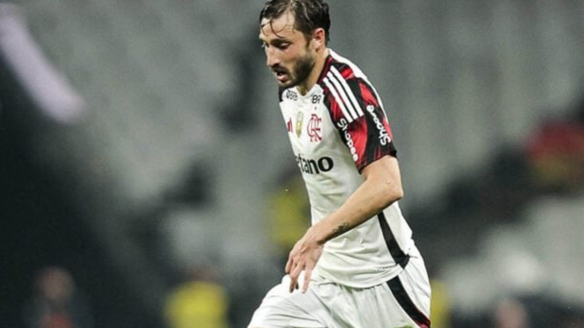 Lateral-esquerdo de 29 anos assina por empréstimo com equipe argentina, que terá opção de compra no contrato acordado