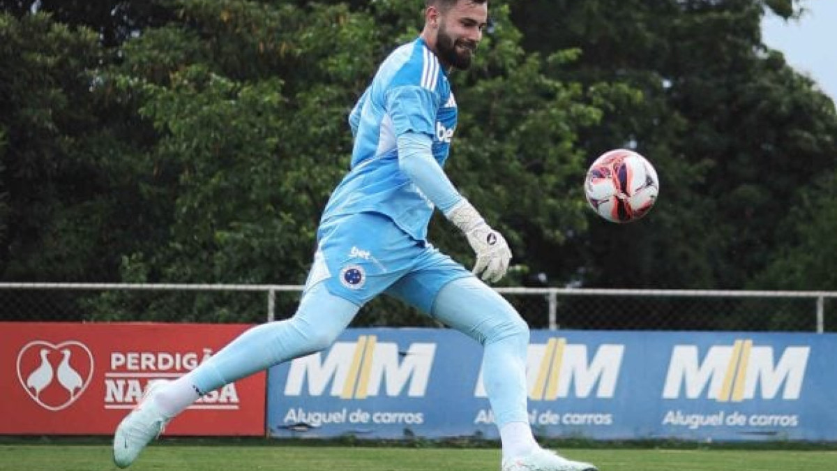 Em suas primeiras atividades como jogador da Raposa, Matheus Cunha sofre entorse no joelho direito e não tem previsão para retorno aos campos