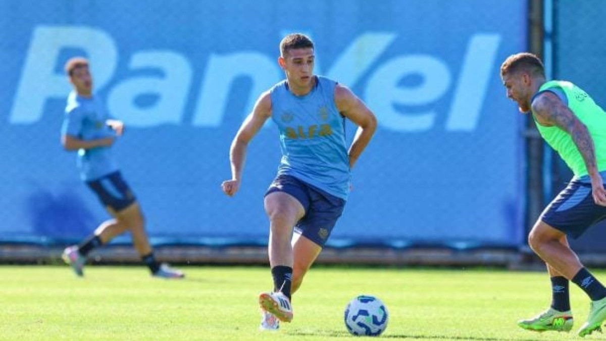 Entendimento é que o meia colombiano ainda é muito jovem para ser descartado no Imortal. Chegada de Paulo Pelaipe impede saída para o Coritiba