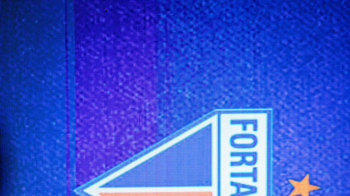 Pedro Martins se apresenta ao elenco do Fortaleza