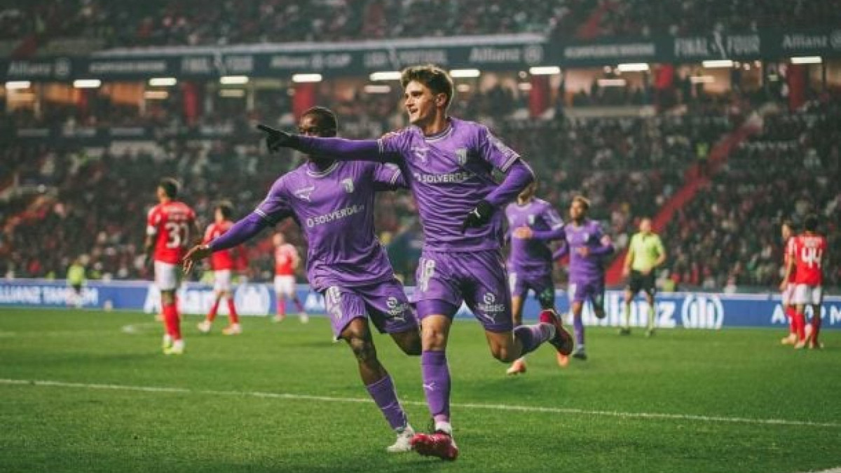 Na disputa do Final Four, em Leiria, time de José Mourinho perde por 3 a 1 e vê rival avançar para a decisão do torneio no próximo sábado