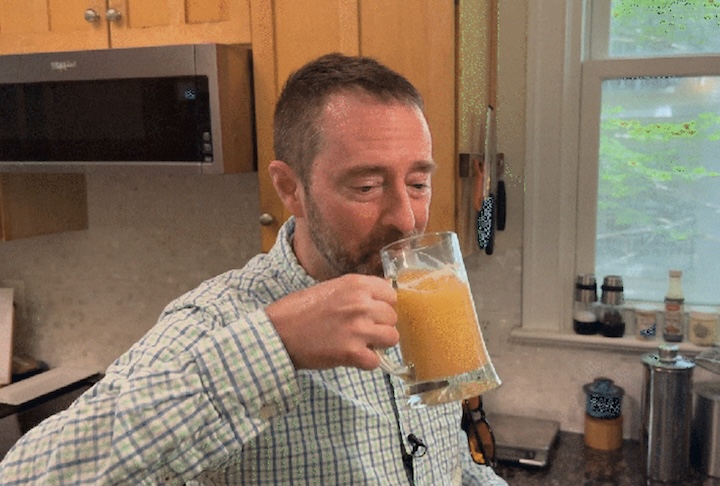 O virologista optou por driblar as exigências regulatórias e testou o novo método em si mesmo. 