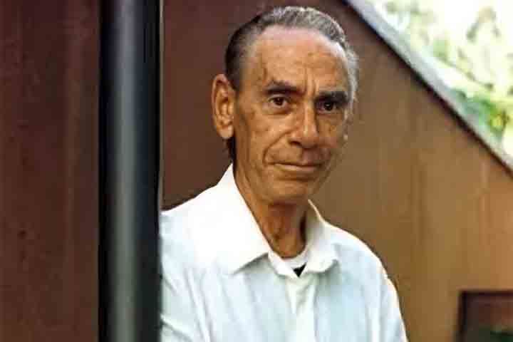 Nelson Gonçalves morreu em 18 de abril de 1998, aos 79 anos, vítima de um infarto fulminante. Sua morte marcou o fim de uma era e reforçou o legado de um intérprete cuja voz atravessou gerações. Em quase seis décadas de carreira, ele gravou 128 discos. 
