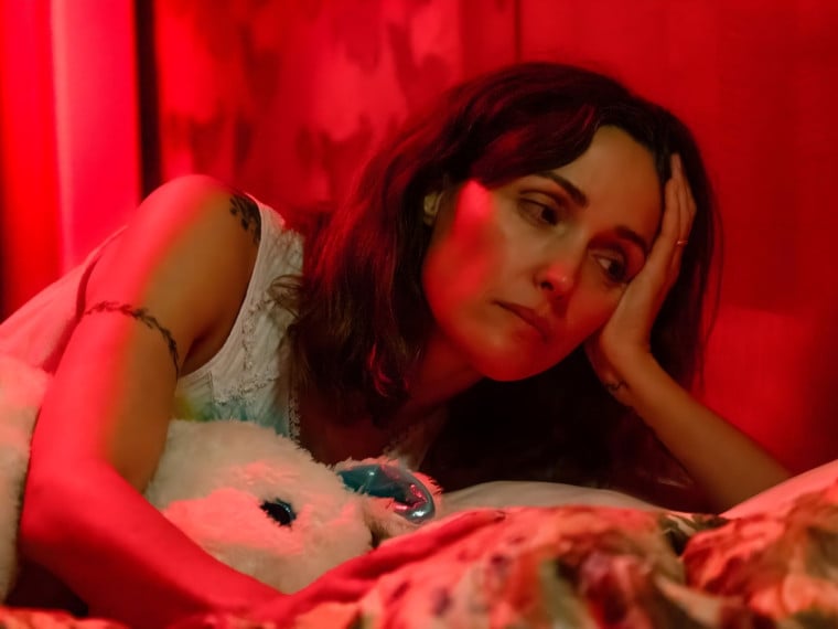 Rose Byrne em If I Had Legs I’d Kick You / Se Eu Tivesse Pernas, Eu Te Chutaria