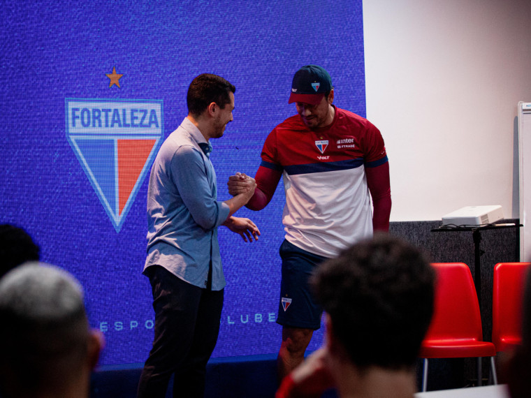 Pedro Martins, CEO do Fortaleza, junto ao técnico Thiago Carpini