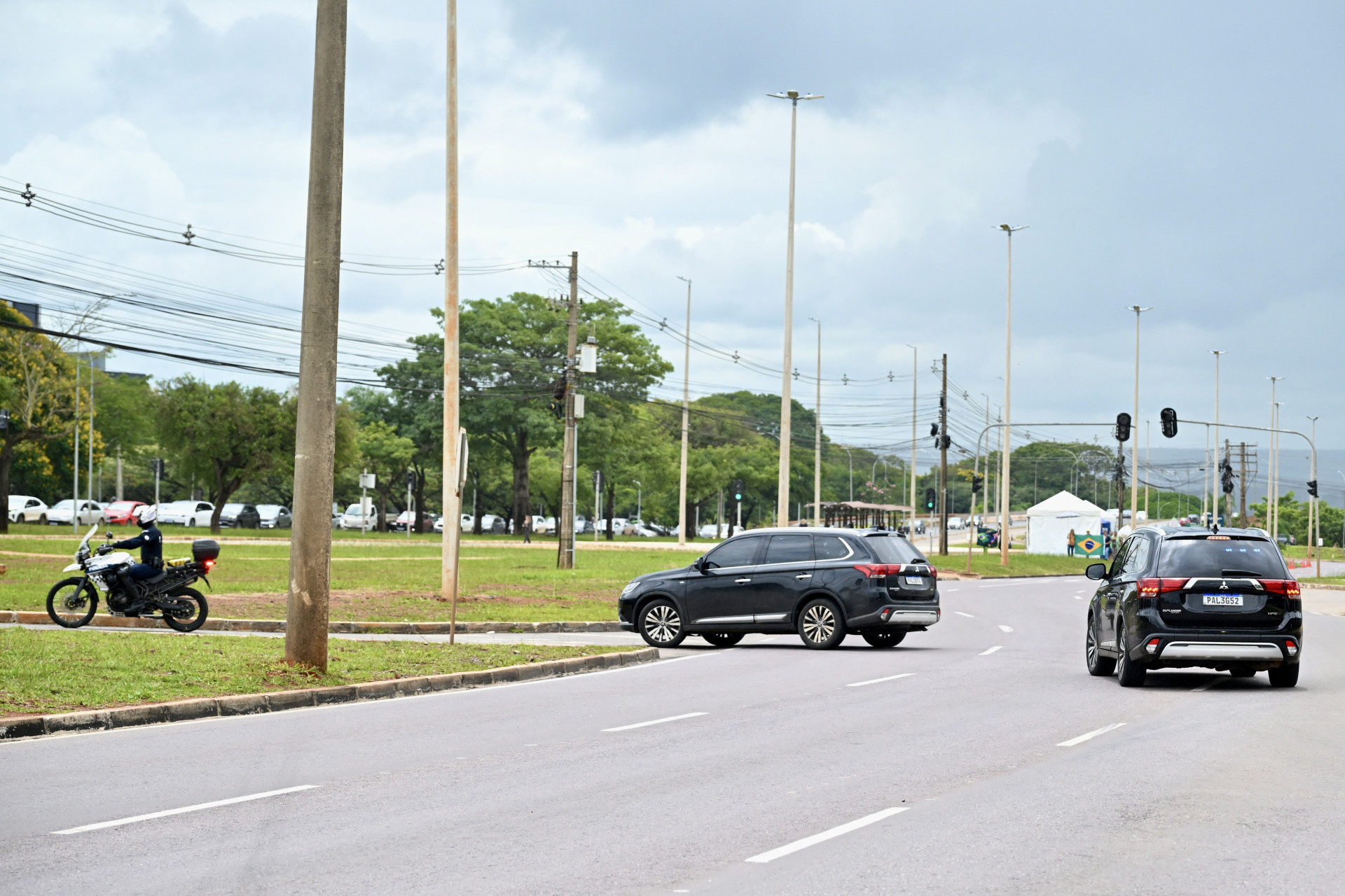 Bolsonaro foi escoltado até o hospital, onde realizou exames (Foto: EVARISTO SA / AFP)