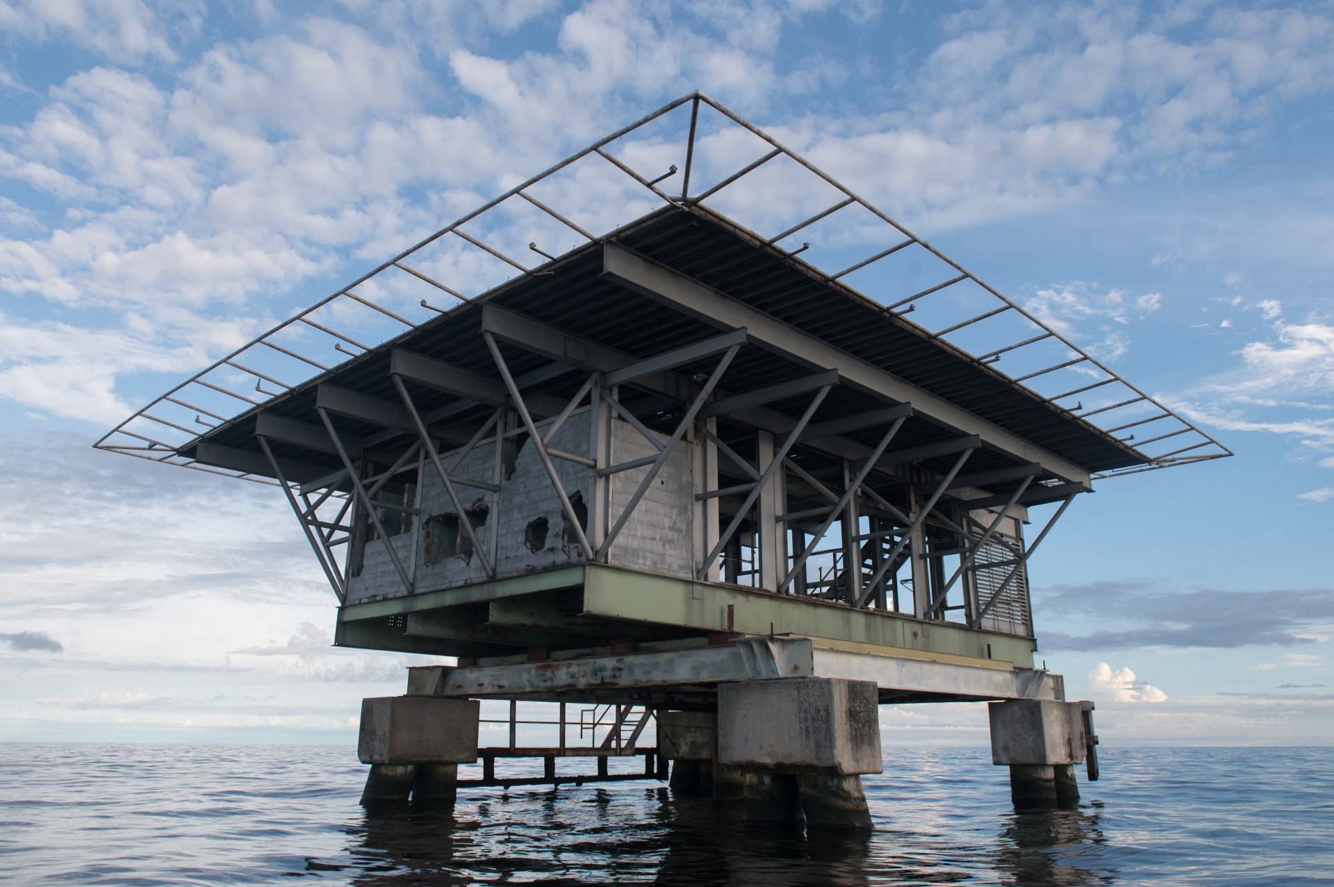 Vista de uma plataforma de petr&oacute;leo sobre o sul do lago Maracaibo, ao largo da costa venezuelana  (Foto: FEDERICO PARRA/AFP)
