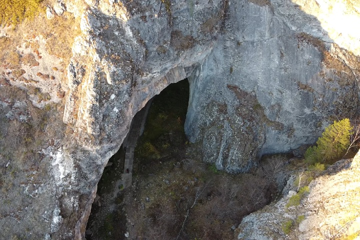 Caverna Shulgan-Tash (Rússia) – Conhecida por suas pinturas rupestres do período paleolítico, incluindo representações de mamutes e rinocerontes. Também é santuário natural e espiritual para povos locais.