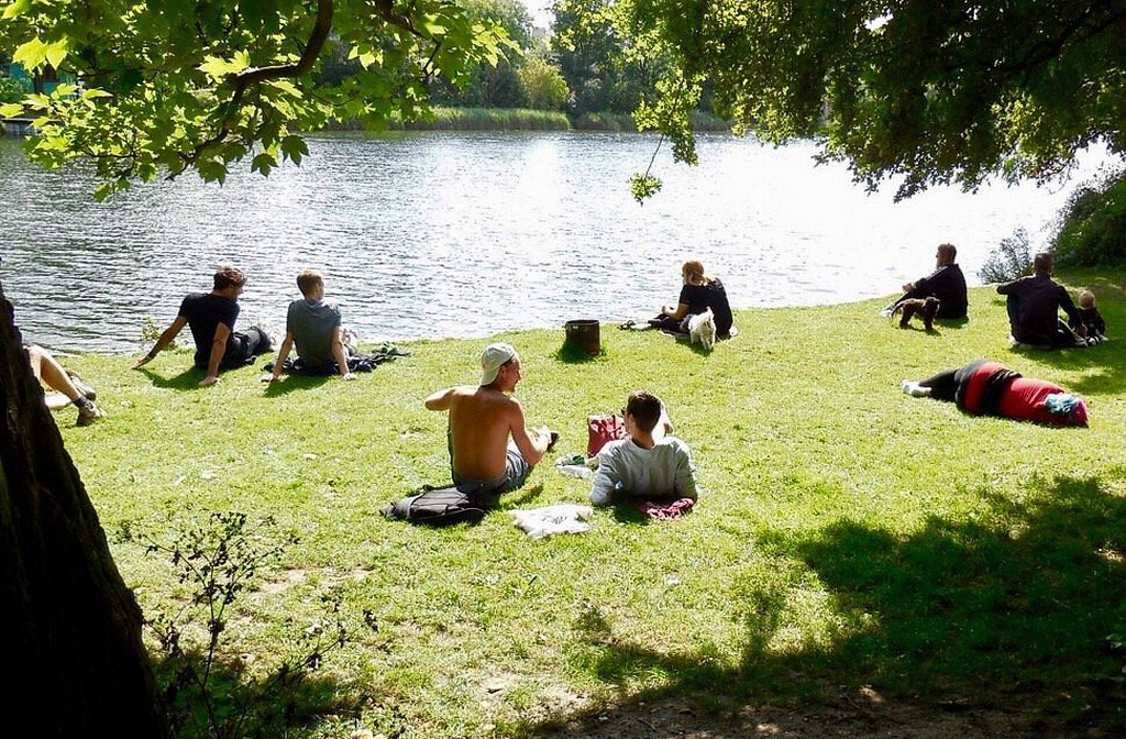 Considerada um laboratório vivo de convivência, a comunidade testa modelos de vida comunitária fora das normas tradicionais. A experiência atrai sociólogos e curiosos interessados em alternativas ao capitalismo. A região mostra, portanto, como é possível criar estruturas sociais baseadas em cooperação. 