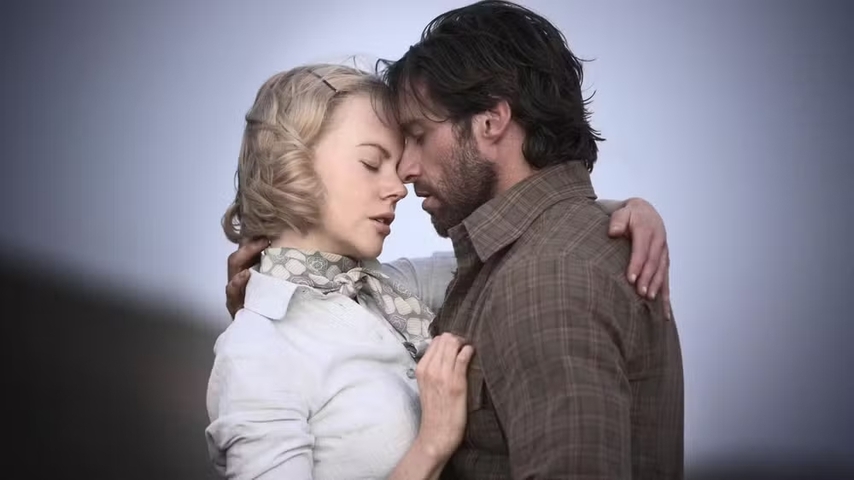 Segundo relatos da produção, Kidman teria evitado um acidente grave ao perceber a presença de um escorpião altamente venenoso se aproximando de Jackman durante uma cena ao ar livre.