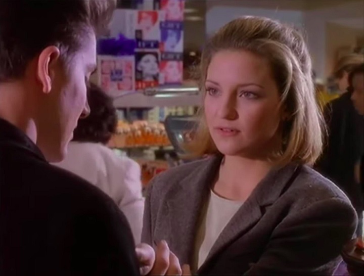 Sua estreia nas telas aconteceu em 1996, com uma pequena participação na série Party of Five. Em 1998, fez sua estreia no cinema no drama Uma Aventura no Deserto. Ela interpreta Skye Davidson.