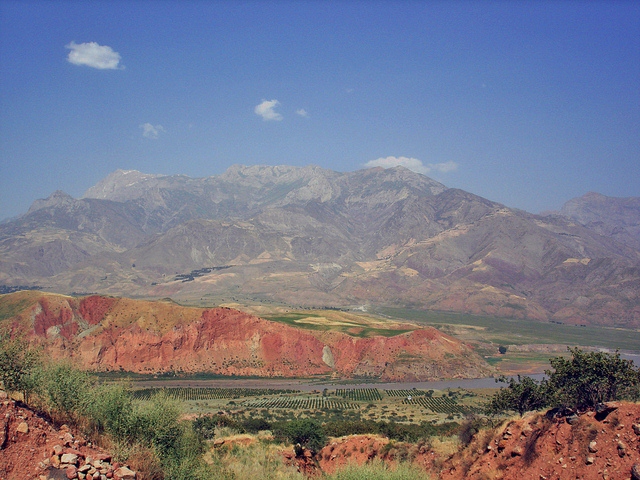 Antigo Khuttal (Tajiquistão) – Localizado em um entroncamento histórico da Rota da Seda, Khuttal foi um centro cultural e comercial significativo da história humana. Hoje, corresponde à região de Khatlon.