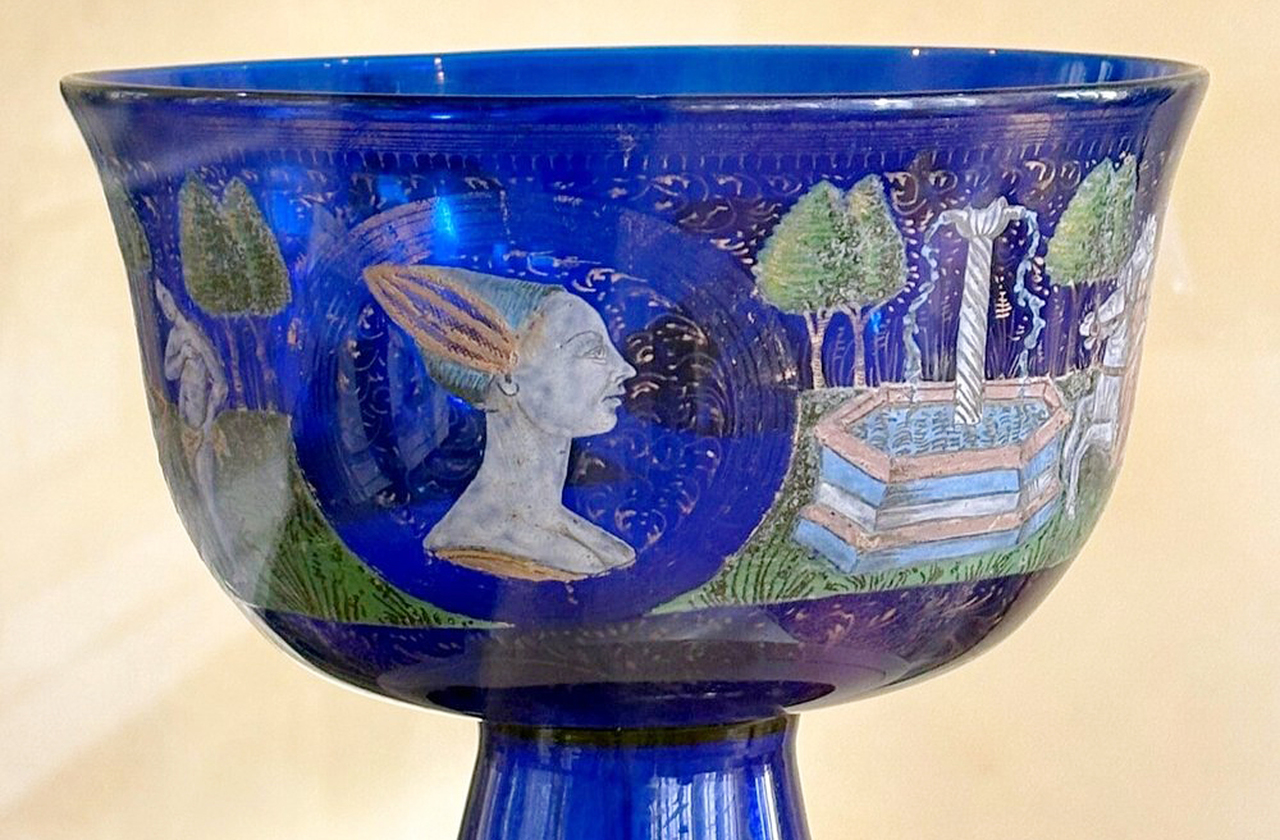 Enquanto Murano representa a união entre tradição, arte e identidade, o vidro produzido por lá é símbolo de continuidade histórica. A ilha preserva, portanto, valores de dedicação e excelência, com legado que transcende fronteiras e séculos.