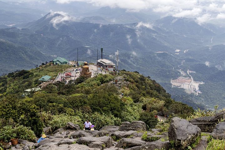 Yen Tu–Kiep Bac (Vietnã) – Complexo montanhoso com templos e locais de peregrinação ligados ao budismo Trúc Lâm, integrando paisagem natural e tradições espirituais vietnamitas.


