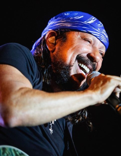 Bell Marques - O ex-vocalista do Chiclete com Banana é um dos principais nomes da música baiana. Seu trio, o Camaleão, é sempre um dos mais animados do carnaval, e conta com um repertório eclético que agrada a todos os públicos.