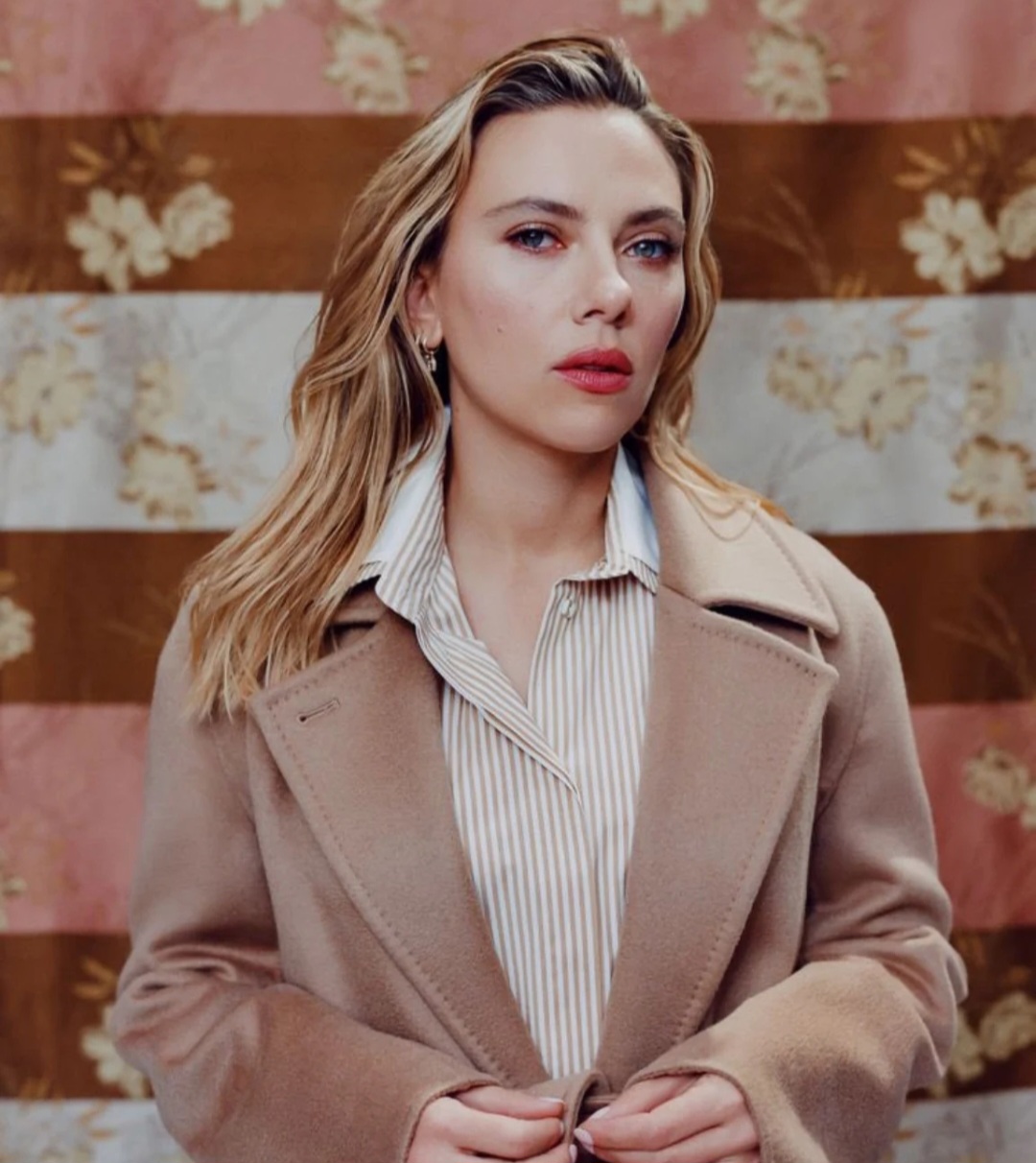 O ranking permanece liderado por Scarlett Johansson. As duas compartilham uma característica central em suas trajetórias: a participação em múltiplas franquias de grande sucesso, responsáveis por impulsionar seus números globais. 
