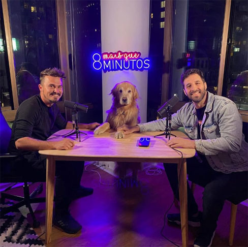 A fama da dupla de viajantes fez com que Jesse desse entrevistas em programas. Ele esteve, inclusive, com o brasileiro Rafinha Bastos. Jesse também deu entrevista a Zeca Camargo e disse que a presença do cão Shurastey ao seu lado lhe dava suporte emocional. 