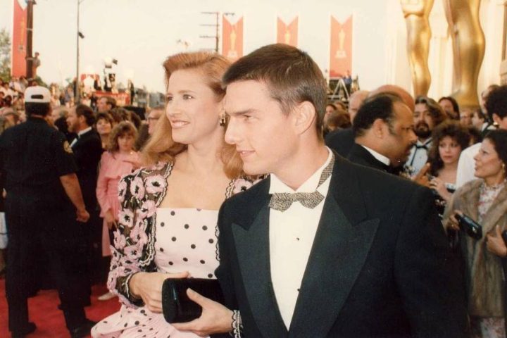 Tom Cruise é o adepto mais famoso da religião. Ele se tornou adepto no fim dos anos 1980, influenciado pela sua então esposa Mimi Rogers, que era membro.