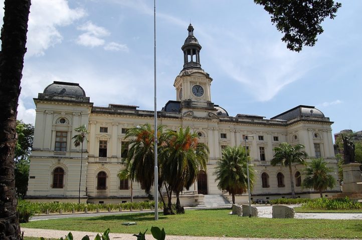 O estado abriga ainda instituições de ensino renomadas, como a Universidade Federal de Pernambuco (UFPE - foto), além de centros culturais importantes, como o Instituto Ricardo Brennand e o Museu Cais do Sertão.