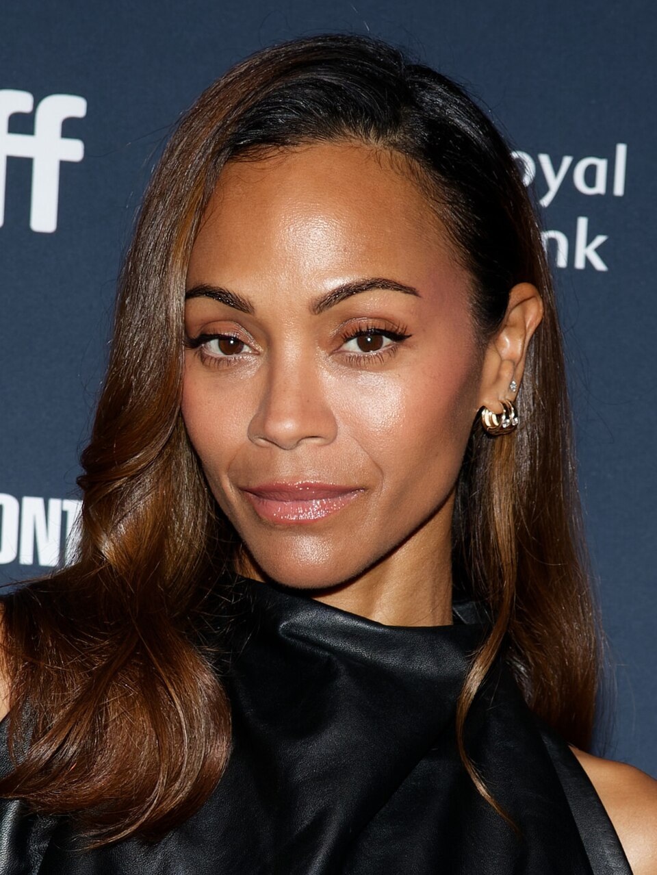 O ano de 2009 representou um ponto de virada em sua carreira. Zoe Saldaña integrou duas grandes franquias do cinema contemporâneo ao participar de “Star Trek” e “Avatar”.
