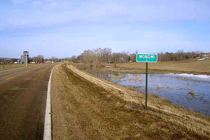 Essa realidade curiosa desafia noções comuns sobre cidade, comunidade e governo: Monowi é, de fato, uma cidade onde a “cidadania” cabe literalmente em uma pessoa só.

