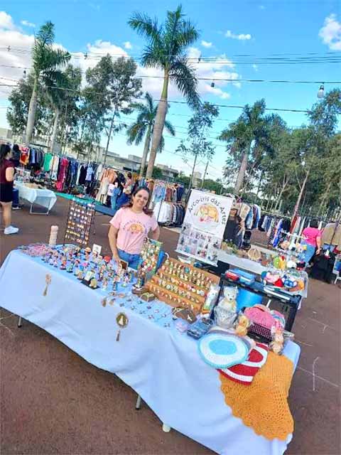 Ao retornar ao Brasil depois de residir oito anos no Japão, Carla Cerutti precisou recomeçar. Assim, a adaptação veio acompanhada de insegurança e frustração logo nas primeiras tentativas no artesanato, quando chegou a duvidar do próprio talento. 