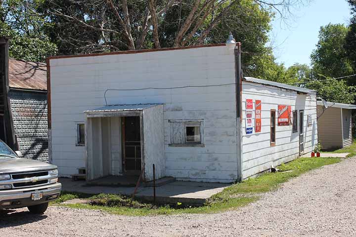 Além disso, ela participou de eventos locais, e sua gestão incomum já foi celebrada por autoridades do condado. 
