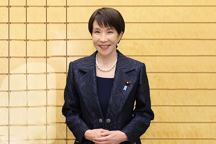 Fã declarada de Margaret Thatcher, a ex-premiê britânica conhecida como a “Dama de Ferro”, Takaichi costumava dizer que desejava se tornar “a dama de ferro do Japão”.  Agora, pode transformar a metáfora em prática.
