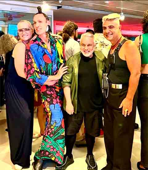 Em meados da década de 1990, ainda no auge da carreira nas passarelas, Cláudia Liz direcionou seu trabalho para o audiovisual, passando a apresentar o programa de moda “MTV a GO GO”, exibido pela MTV Brasil.
