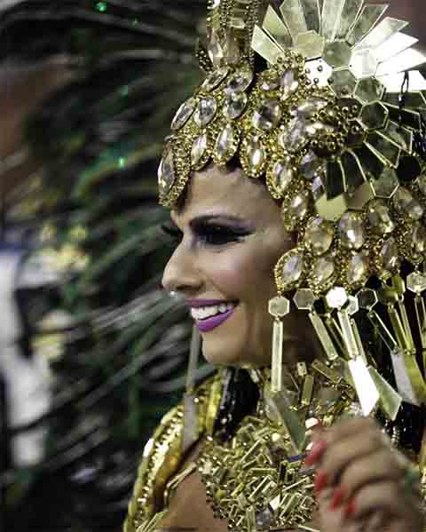 Desde 2008, é rainha de bateria do Salgueiro, tendo vivido momentos marcantes, como o vice-campeonato daquele ano e o título de 2009. 
