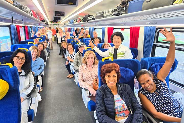 Apesar de não ser considerado um trem turístico, o trajeto atrai também quem busca a viagem apenas pelo prazer de apreciar a paisagem e reviver uma tradição quase extinta no país.
