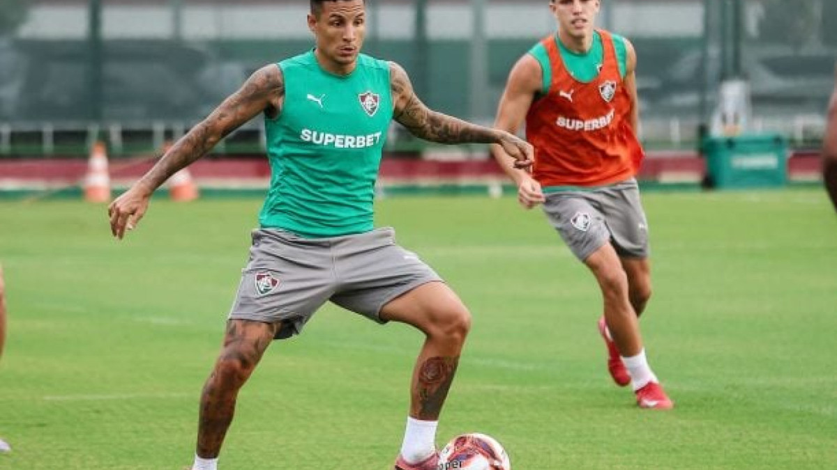 Jemmes e Guilherme Arana se destacam nas atividades no CT Carlos Castilho e já devem receber chance na estreia do Estadual