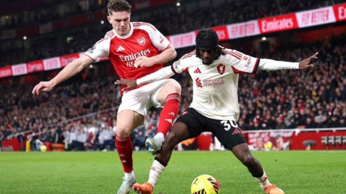 Gunners seguem na liderança e invictos em casa, enquanto Reds chegam ao terceiro empate consecutivo no Campeonato Inglês