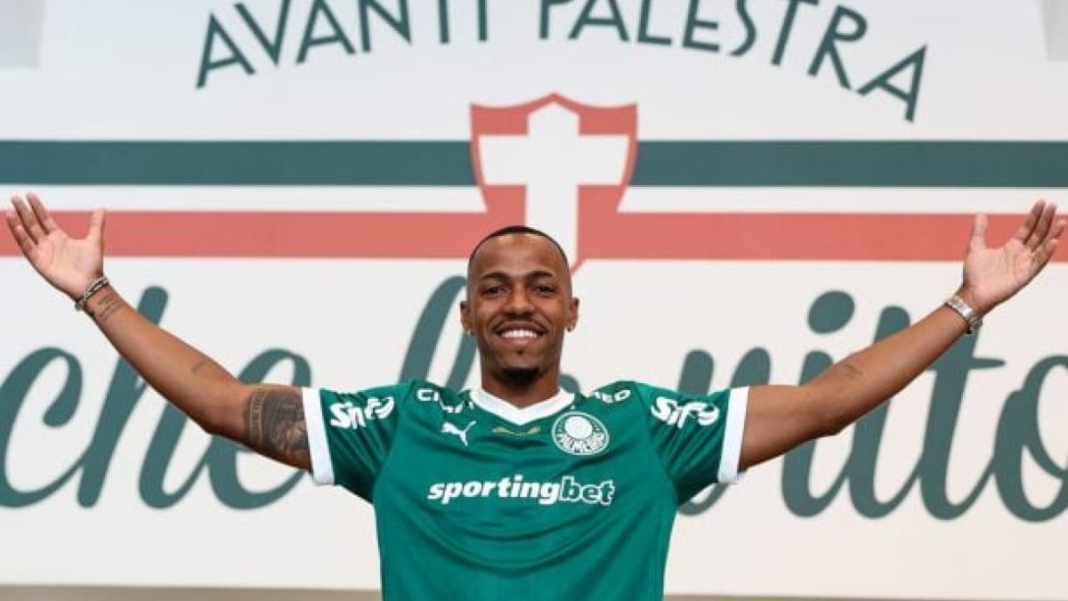 Jogador foi apresentado nesta quinta-feira (8) na Academia de Futebol, centro de treinamento do Verdão