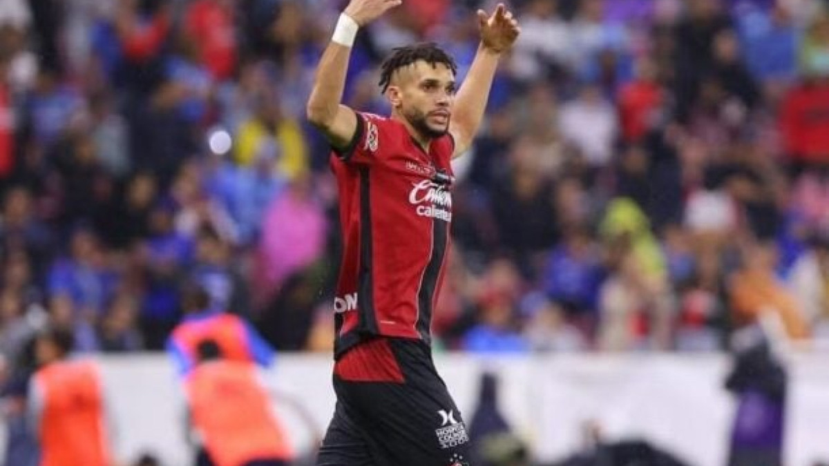 Defensor teve rápida passagem pelo Tricolor em 2015 e tem contrato com o Atlas, do México, até junho de 2027