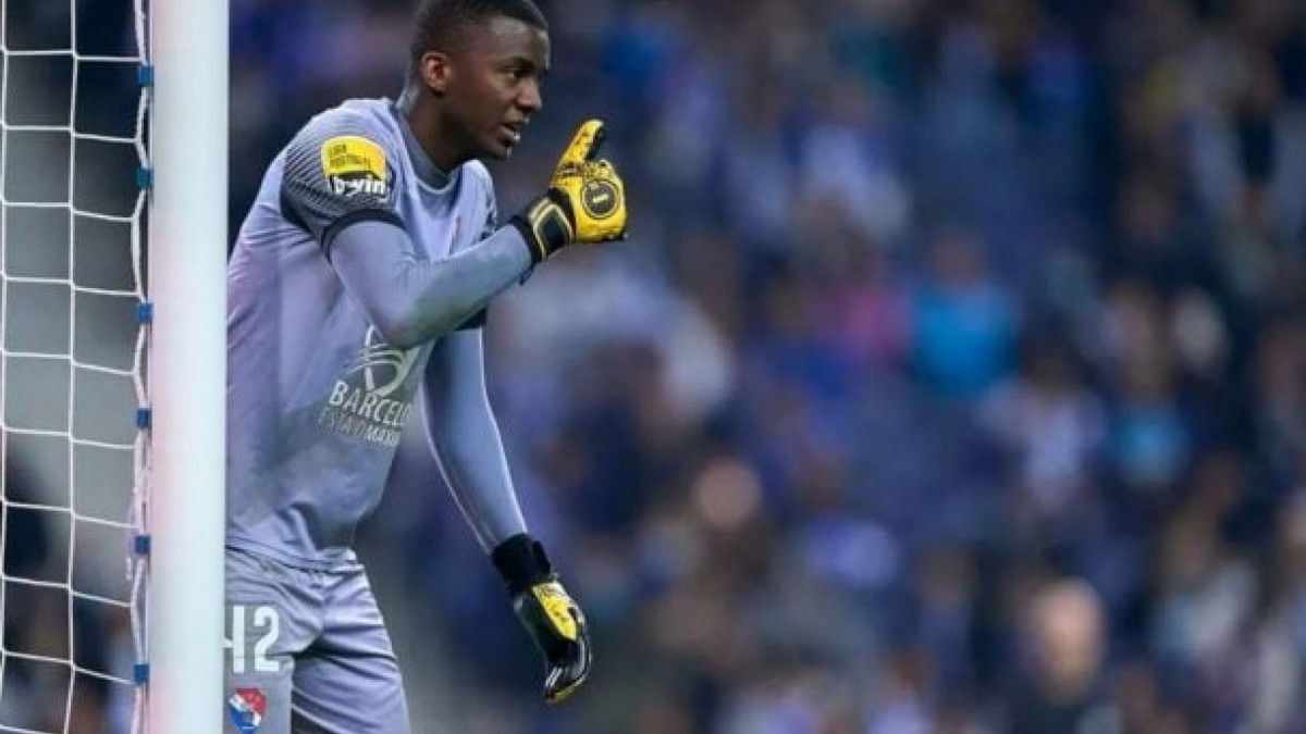 Rubro-Negro oferece pré-contrato ao goleiro do Gil Vicente, que tem vínculo se encerrando; Glorioso está na briga pela repatriação do atleta