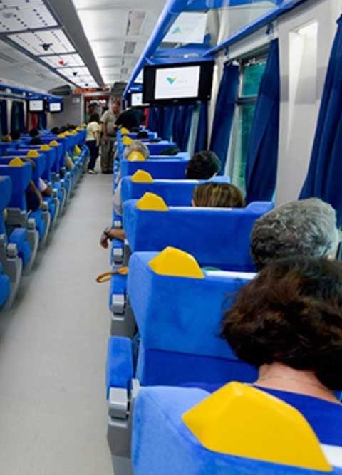 A classe econômica reserva duas passagens gratuitas por viagem para idosos e duas para jovens de baixa renda, além da gratuidade para crianças de até cinco anos, em qualquer classe. Mesmo nesses casos, é necessário emitir o bilhete antecipadamente.
