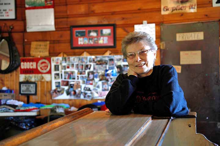 Quando Rudy morreu, em 2004, Elsie se tornou a única moradora da vila, assumindo sozinha todos os papéis da administração municipal. 
