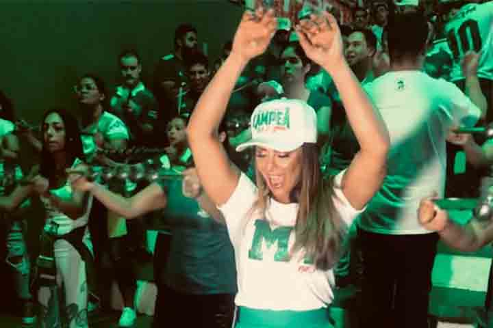 Em São Paulo, tornou-se figura emblemática da Mancha Verde, onde reina à frente da bateria há mais de uma década.